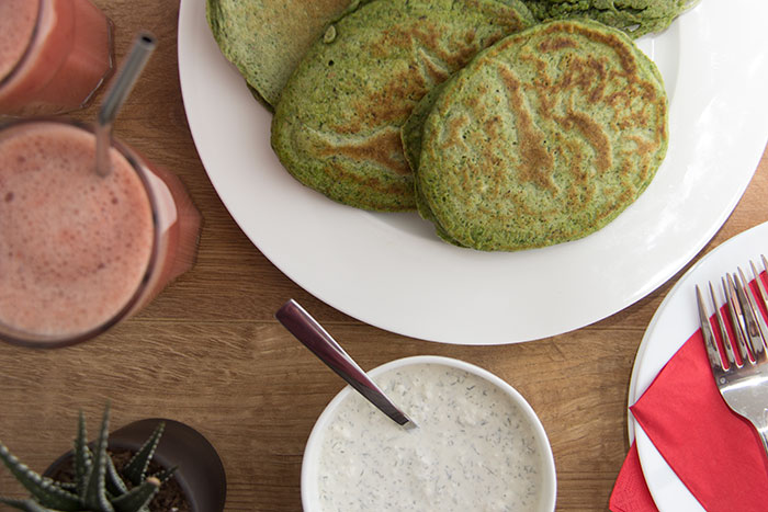 Spinach pancakes with cheese dip